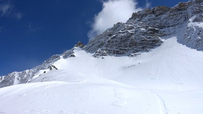Le couloir W et l'aiguille de Malatra au bout