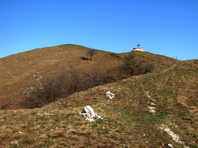 Il M.te Chiusarella dall'ampia dorsale S Il M.te Chiusarella dall'ampia dorsale S