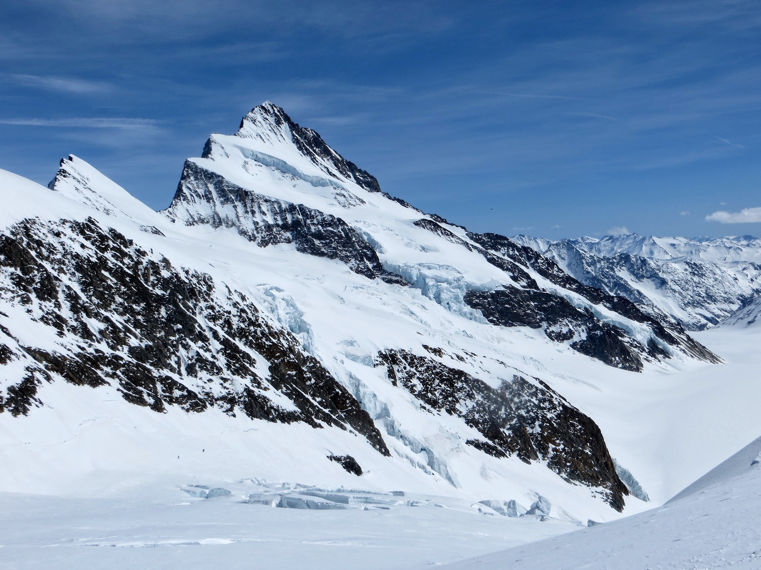 Finsteraarhorn : Von der Finsteraarhornhütte - Camptocamp.org