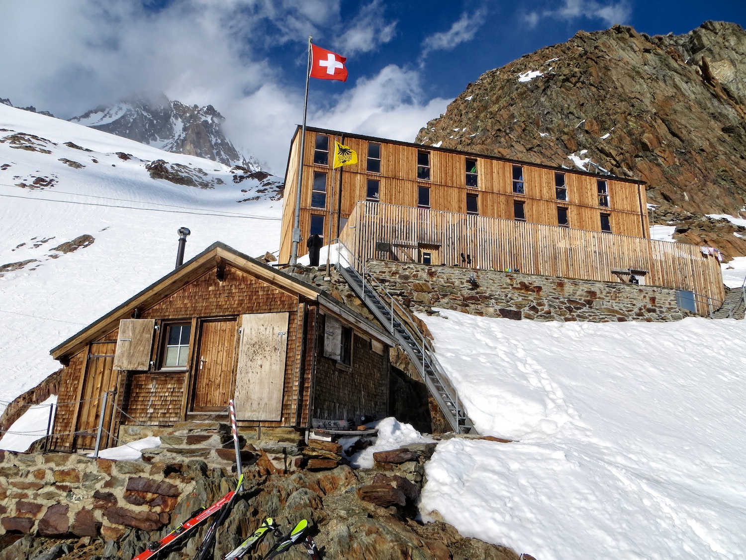 Finsteraarhornhütte SAC - Camptocamp.org