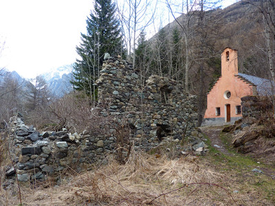 Ruines et chappelle de Navette Ruines et chappelle de Navette