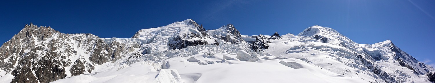 Panorama sur les maîtres des lieux : Aiguille du Midi, Trois Monts, Dôme du Goûter, Aiguille du Goûter