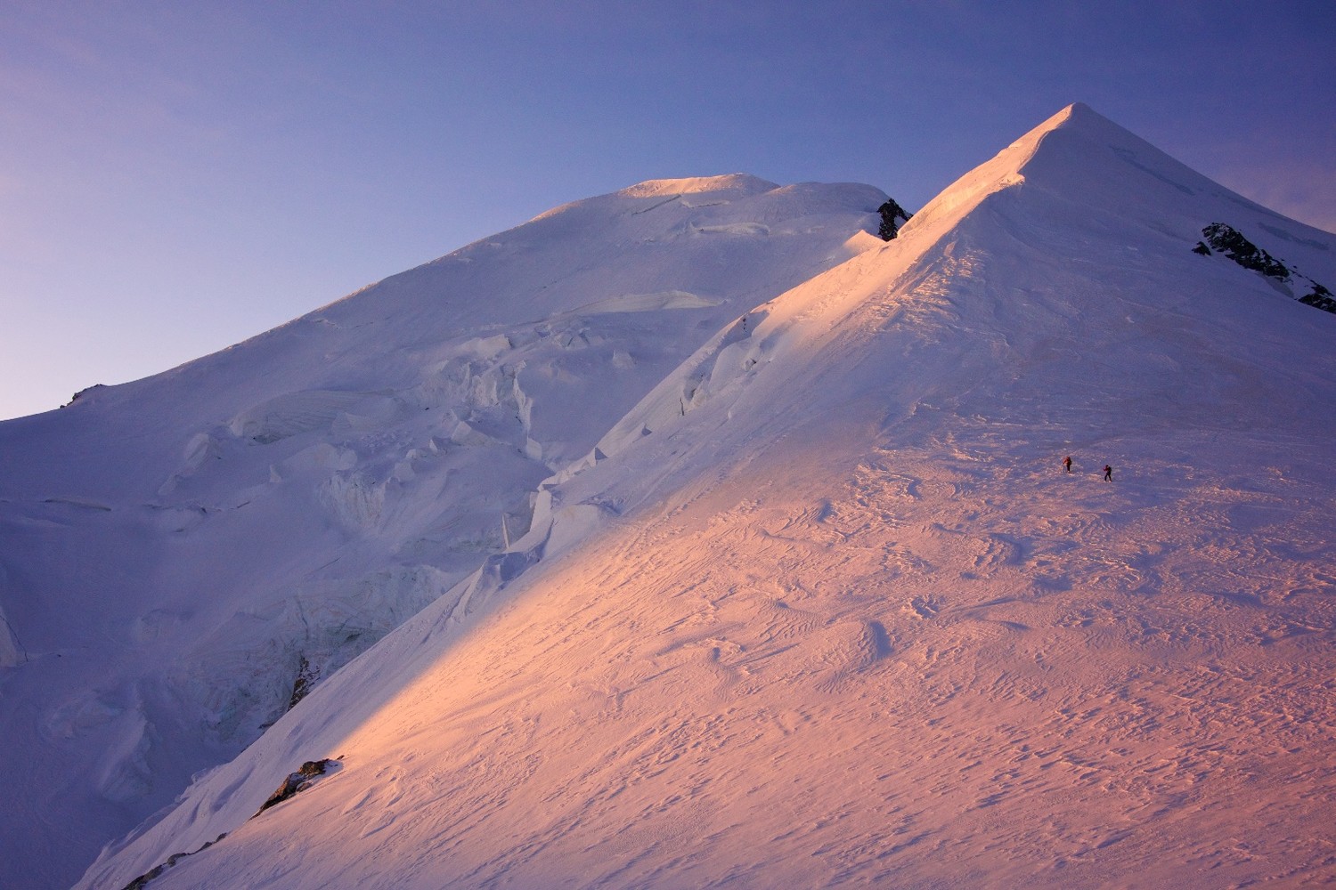 Premiers rayons sur l'arête des Bosses.