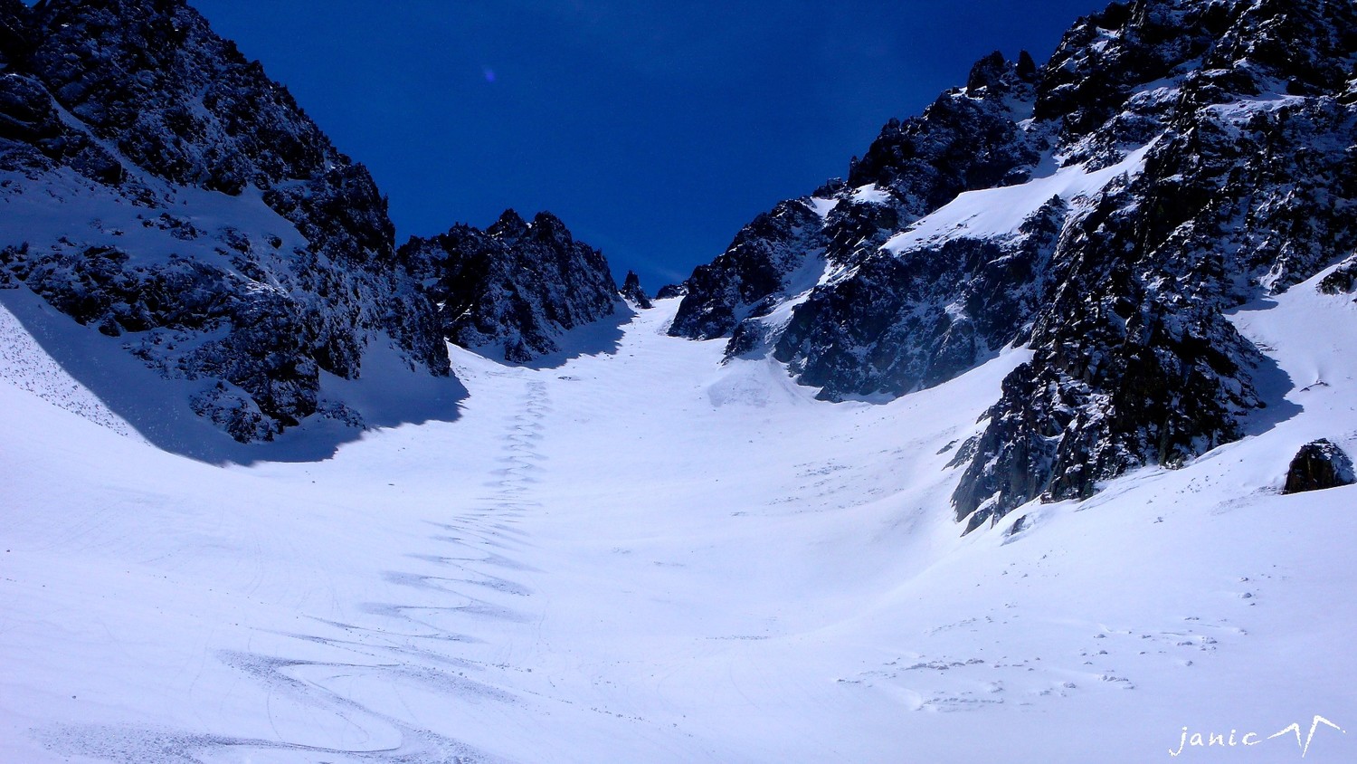 La Brèche à gauche de la trace