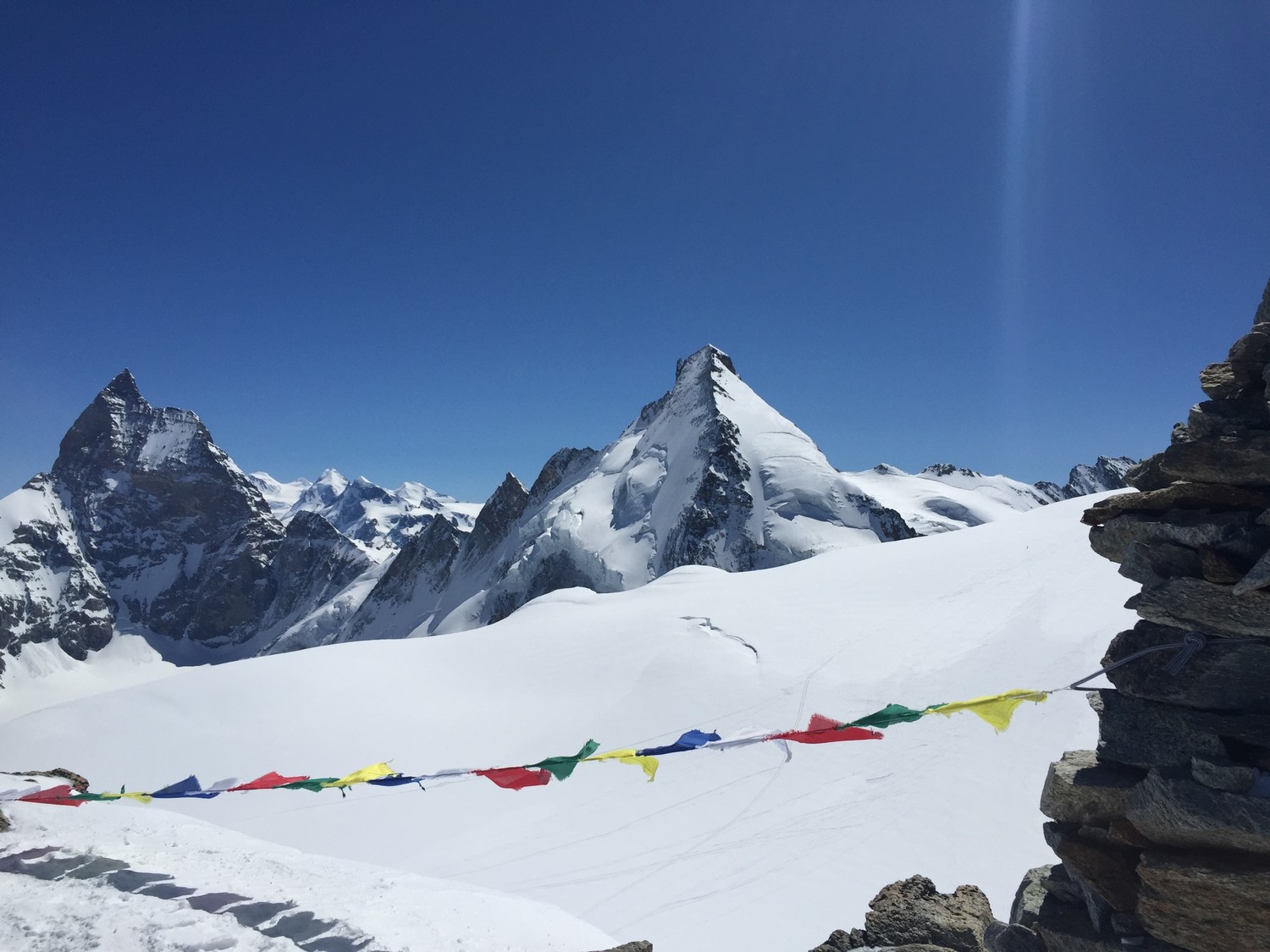 A Tête Blanche on tutoie la Dent d'Hérens et le Cervin. Photo PEG.
