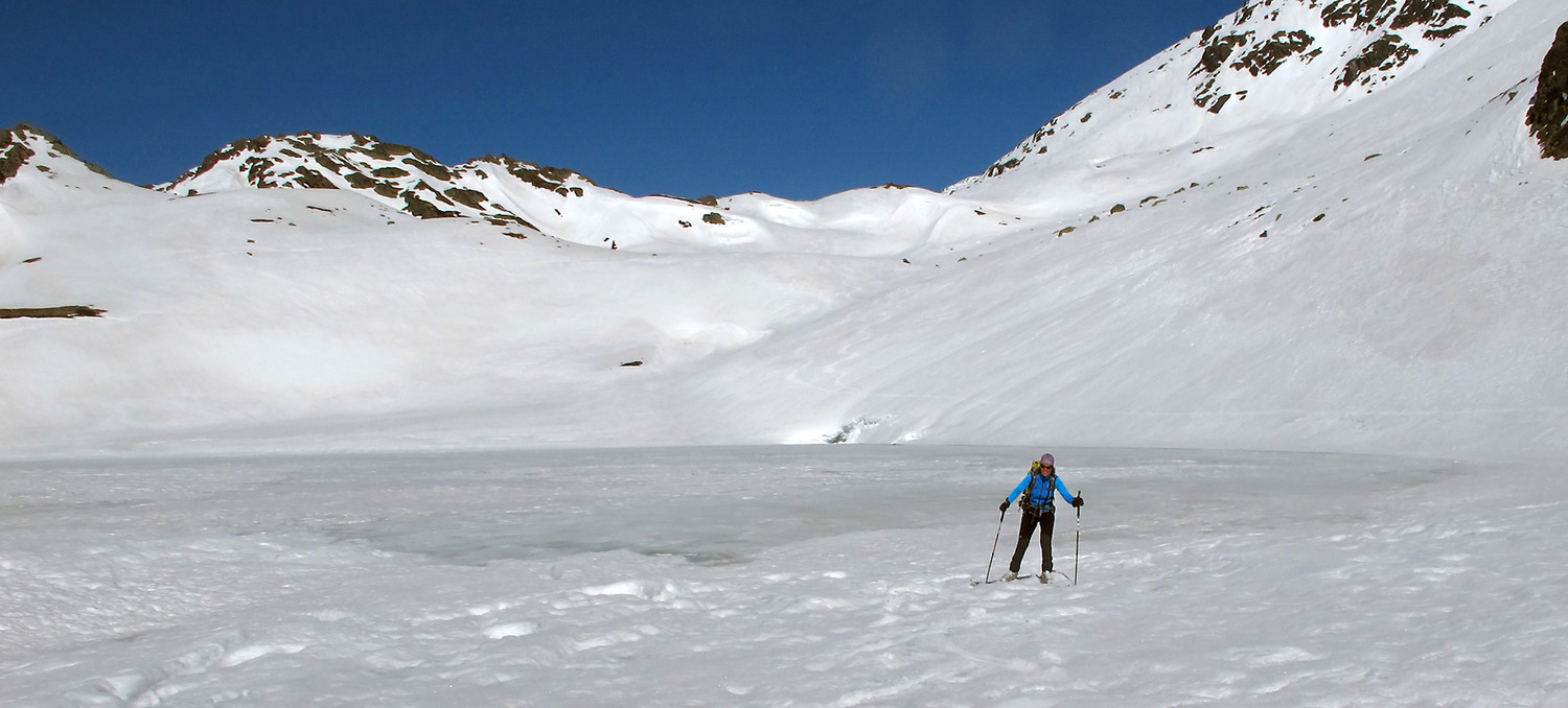 Pizzo d'Emet; al rientro, passaggio dal Lago di Emet...