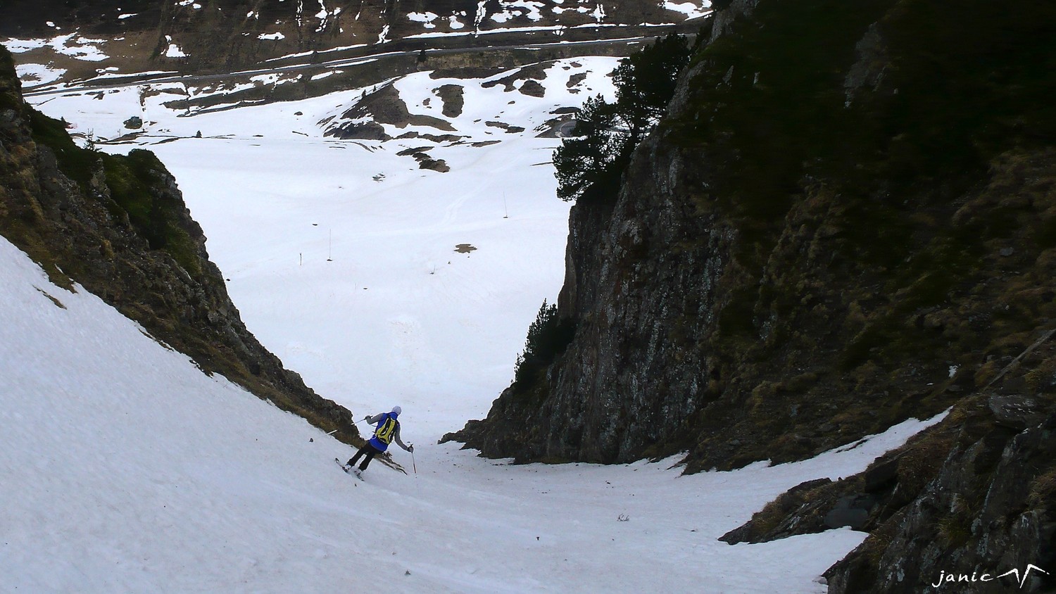 Le bas du couloir inférieur