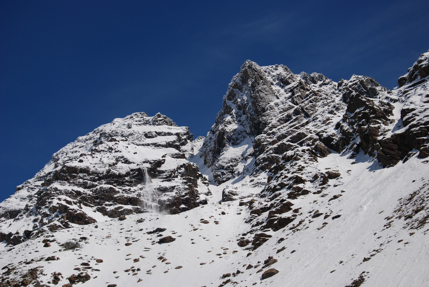 I Corni Bruciatoi 3097m punta di NE e 3114m Punta Centrale di destra