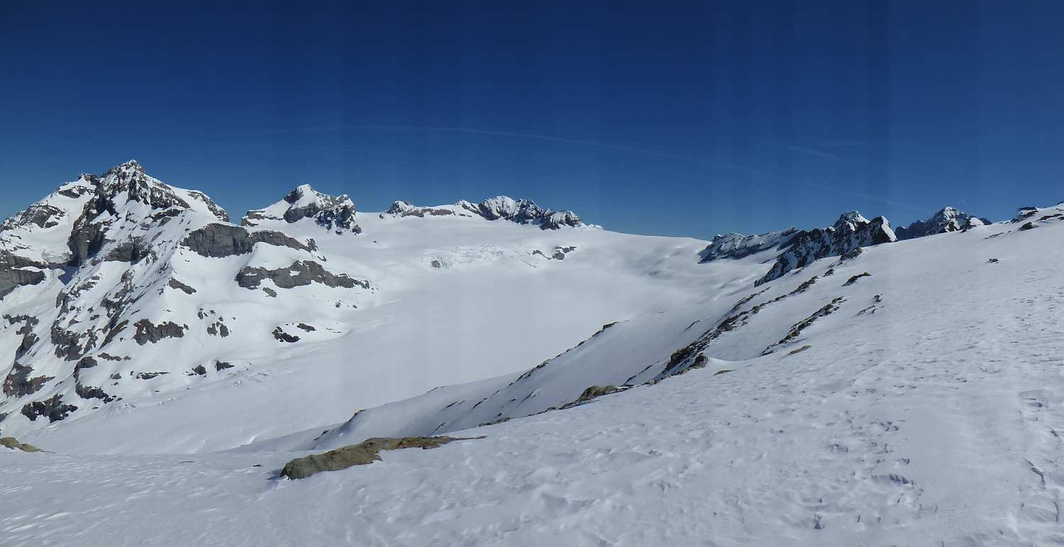Brunifirn et Gross-Schärhorn (à gauche)