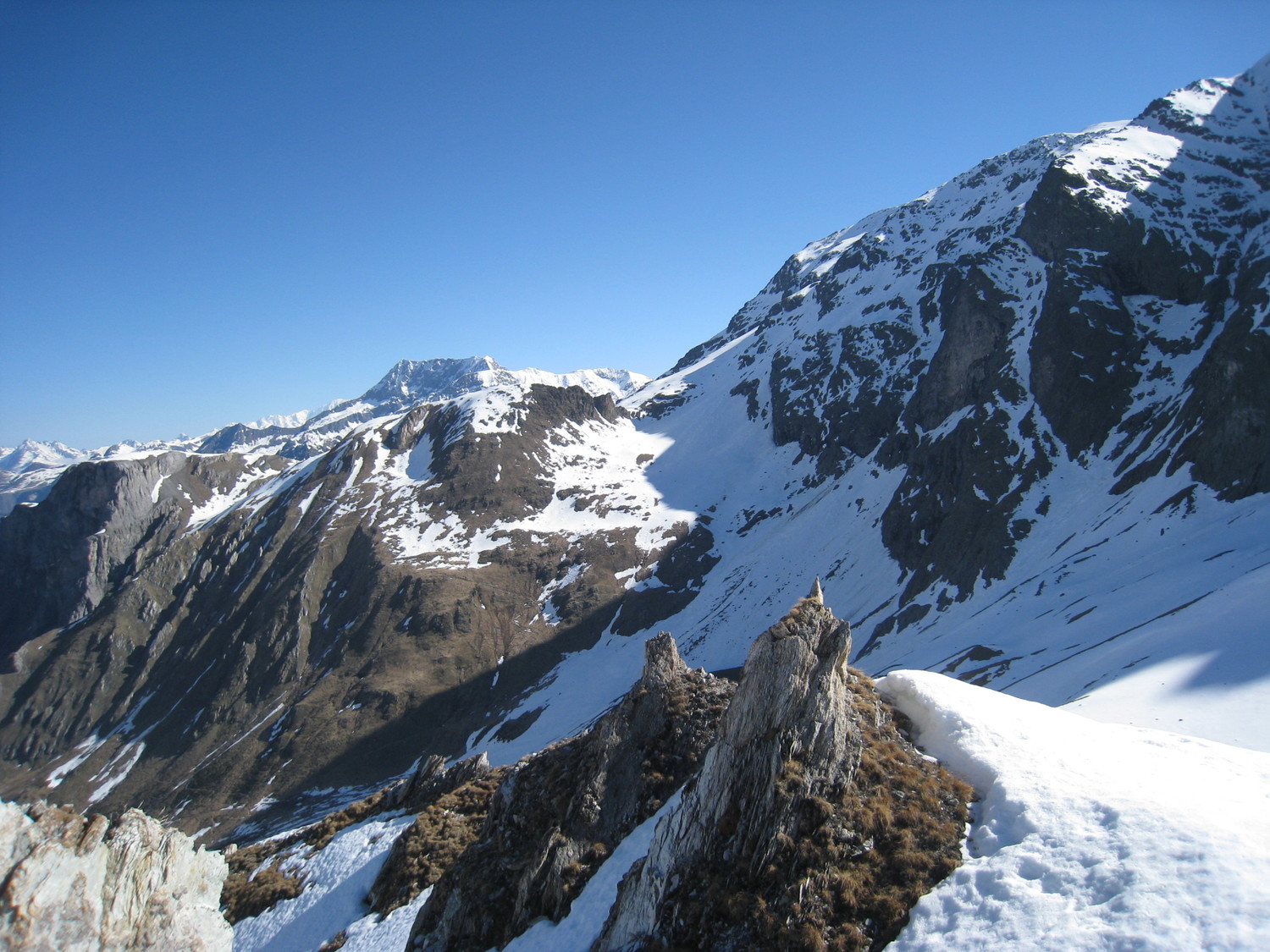 vers Pic de la VieilleFemme - Gd Bec en 2ème plan - depuis épaule du Roc Blanchon