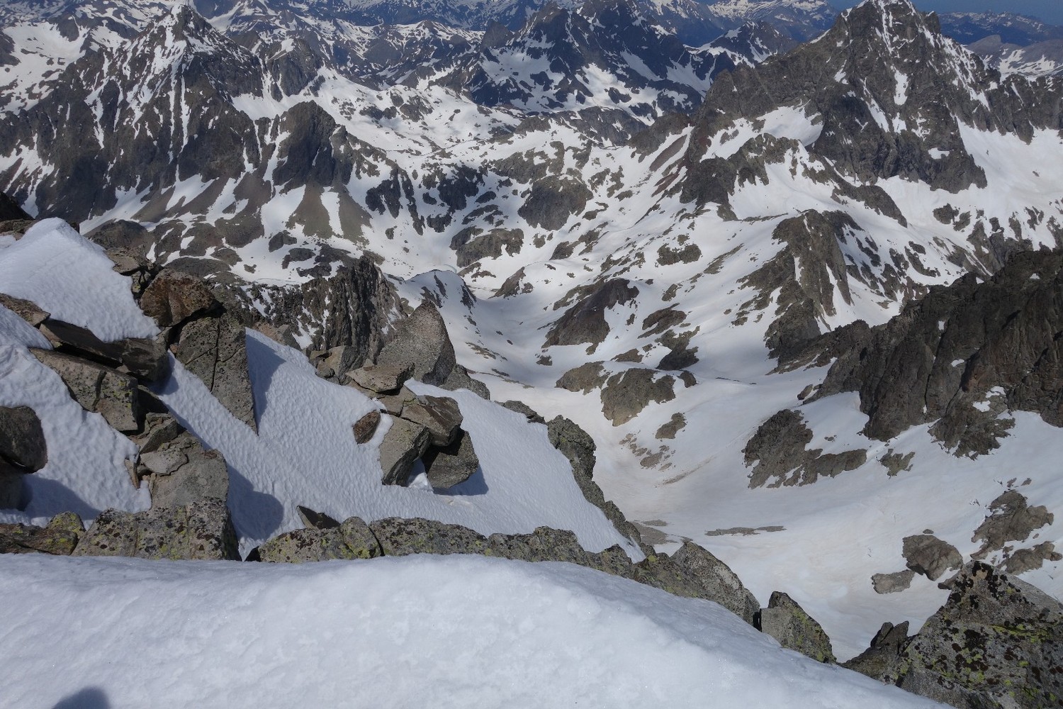 Vallon Gourg glacé, lac Arriel col Arremoulit ds l'axe
