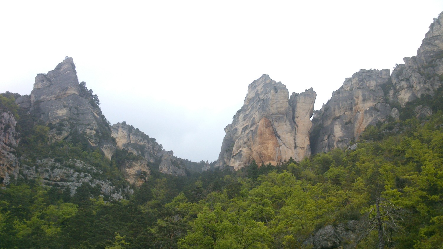 Pégase et la cathédrale, au fond l'arête, vu depuis le (bon) parking