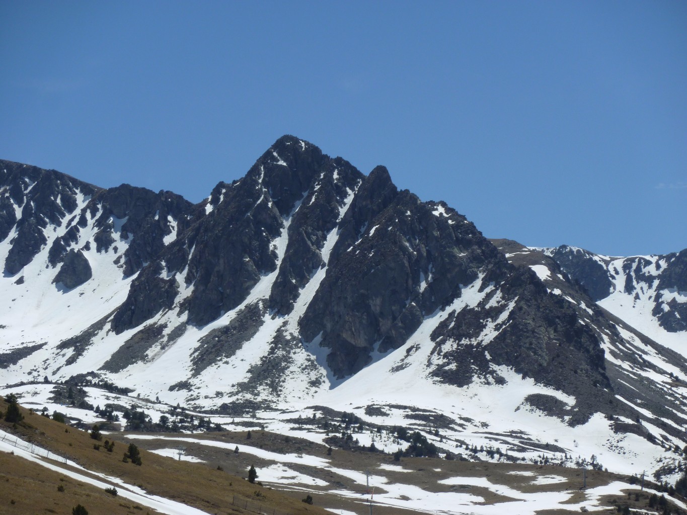 Couloirs N vus depuis la route du port d'envalira