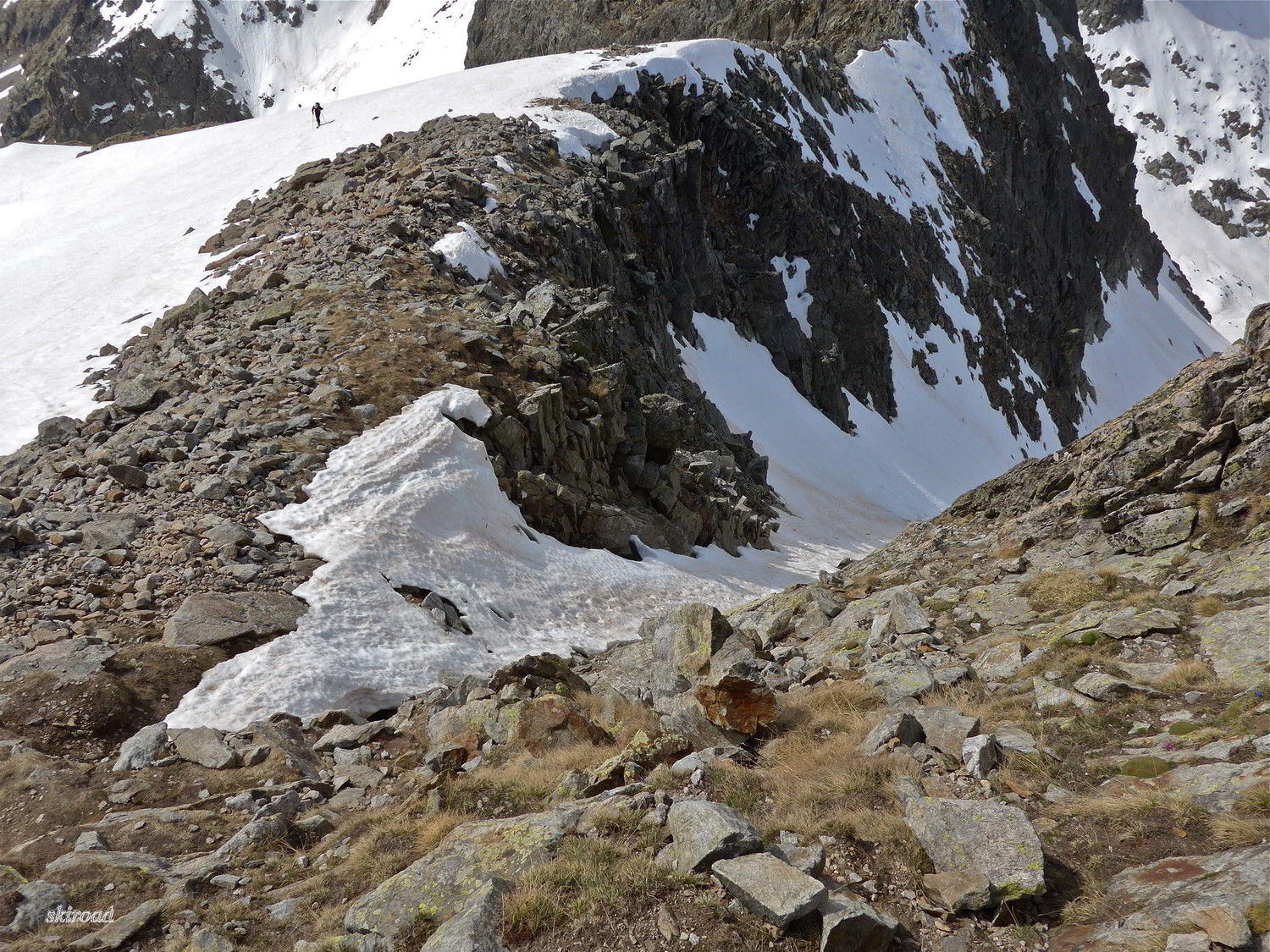 Le petit couloir W du Mt Colomb est bien étroit.