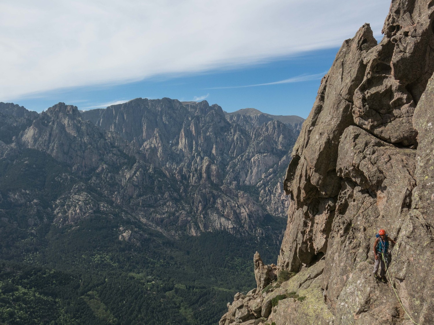 passage à droite du fil à la fin de l'arête terminale