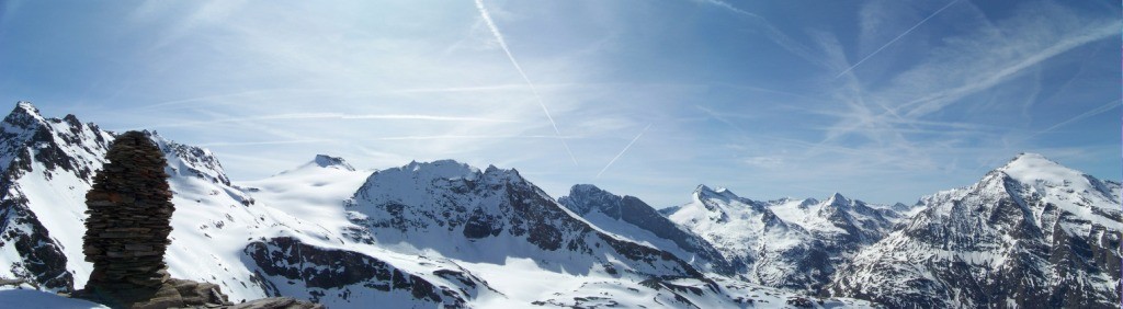 Panorama depuis le sommet sur les hauts sommets d'Avérole.