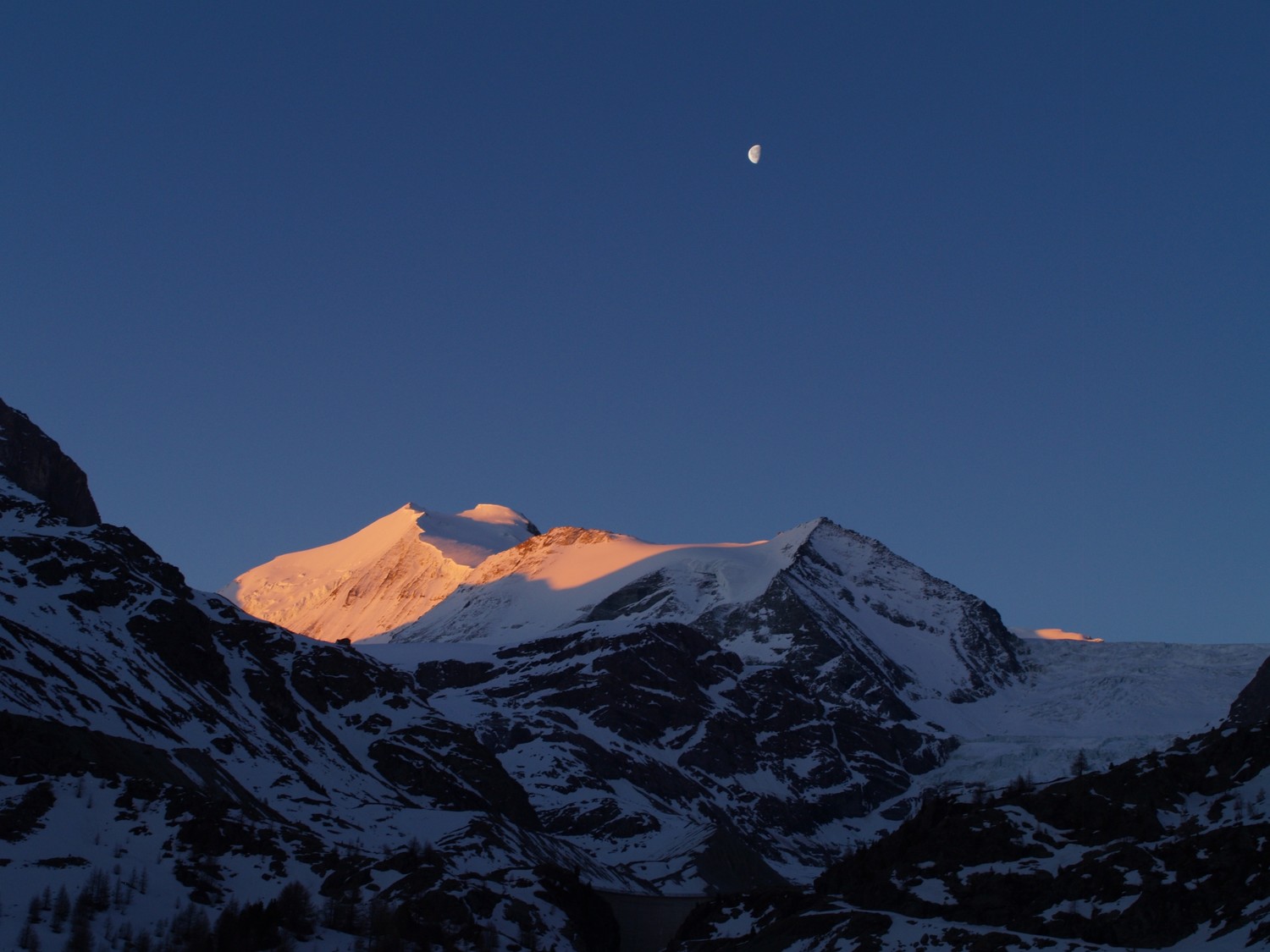 Levé de soleil sur le Bishorn