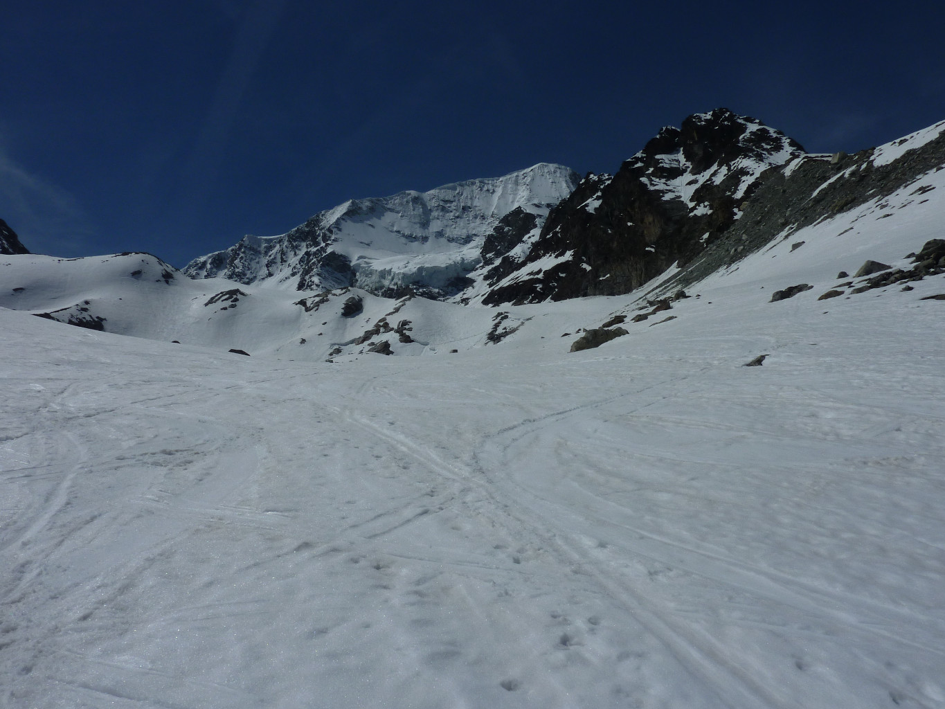 Le Pigne d'Arolla depuis la retenue d'eau; et là, c'est de la bonne neige de printemps