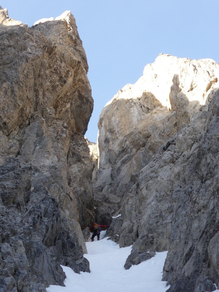 Meyna, couloir nord, Bruno sous le bloc coincé.