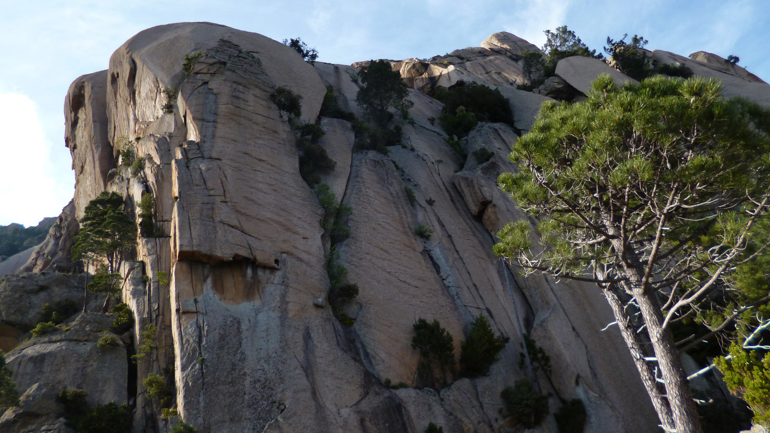 A gauche la grande fissure de la voisine, Abbastanza