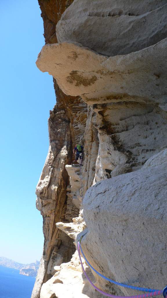 traversée en 6a+ avant le surplomb