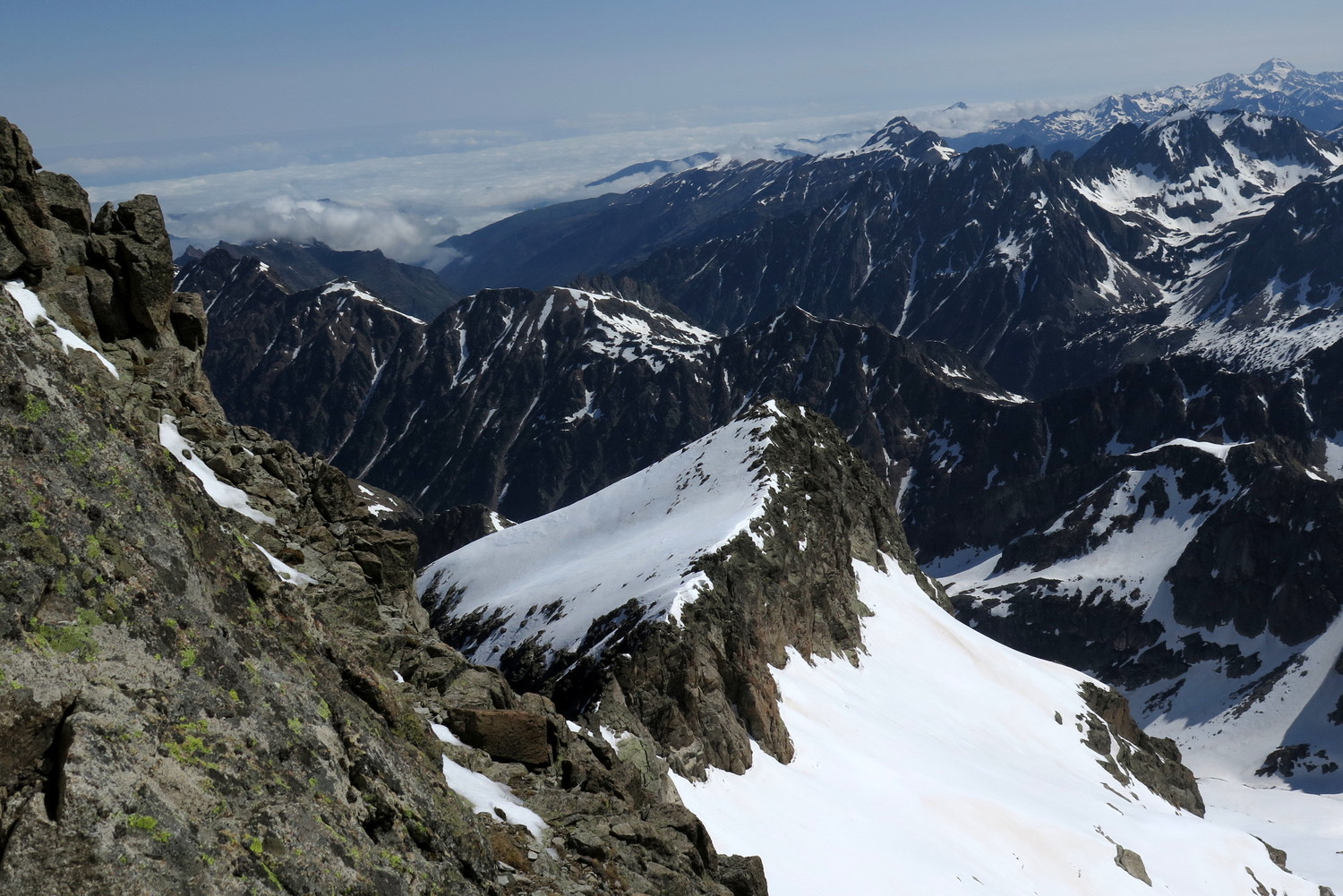 Vue sommitale - N (pic du midi, montaigu)