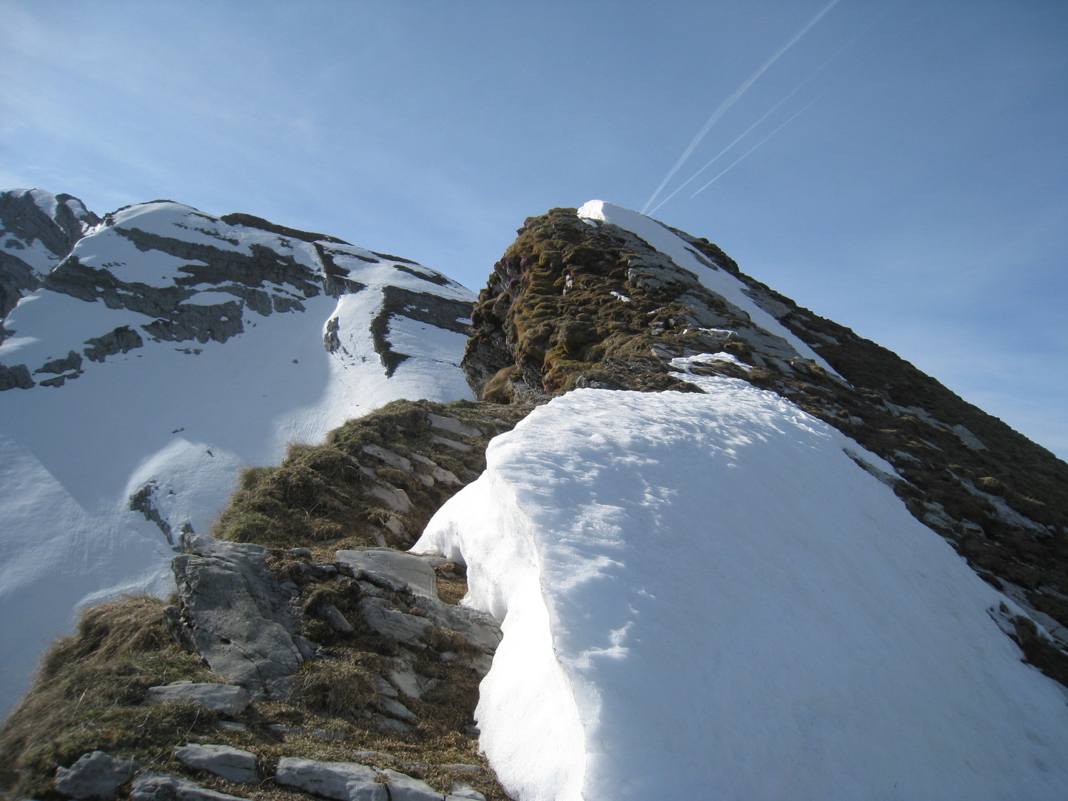 sur la crête menant à la Pointe 2378m - aig Calvaires