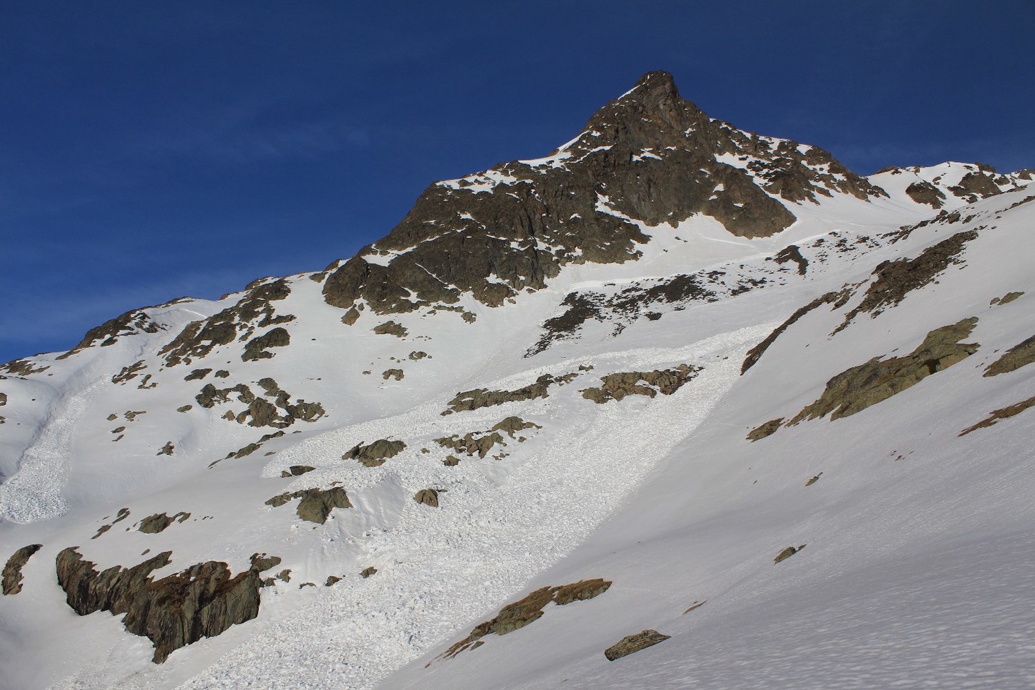 Une énorme plaque s'est détachée sous l'Aiguille Noire