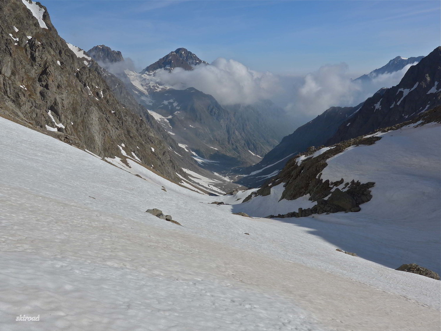Brume vers la plaine de Cuneo, descente vers Soria Ellena.