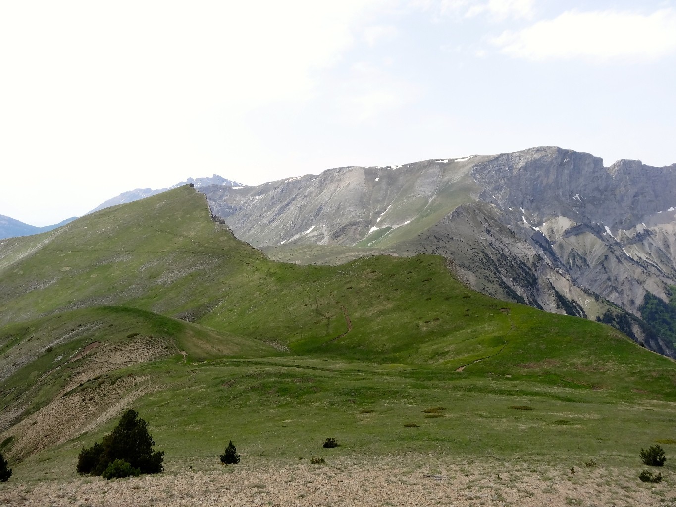 Sommet du Chamois et une partie de la boucle, vus de la Montagne du Moutet.