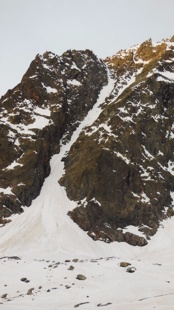 Couloir Deweze vue de la moraine du glacier noir