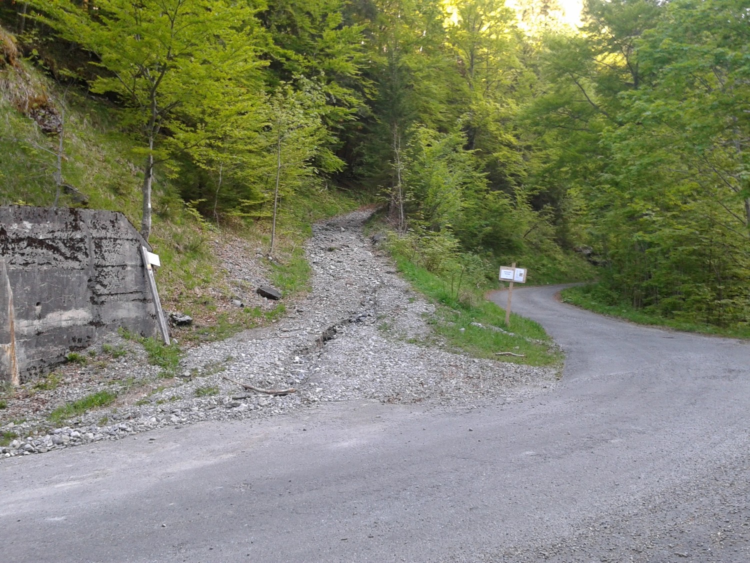 Départ sentier montant à la combe d'Orgeval