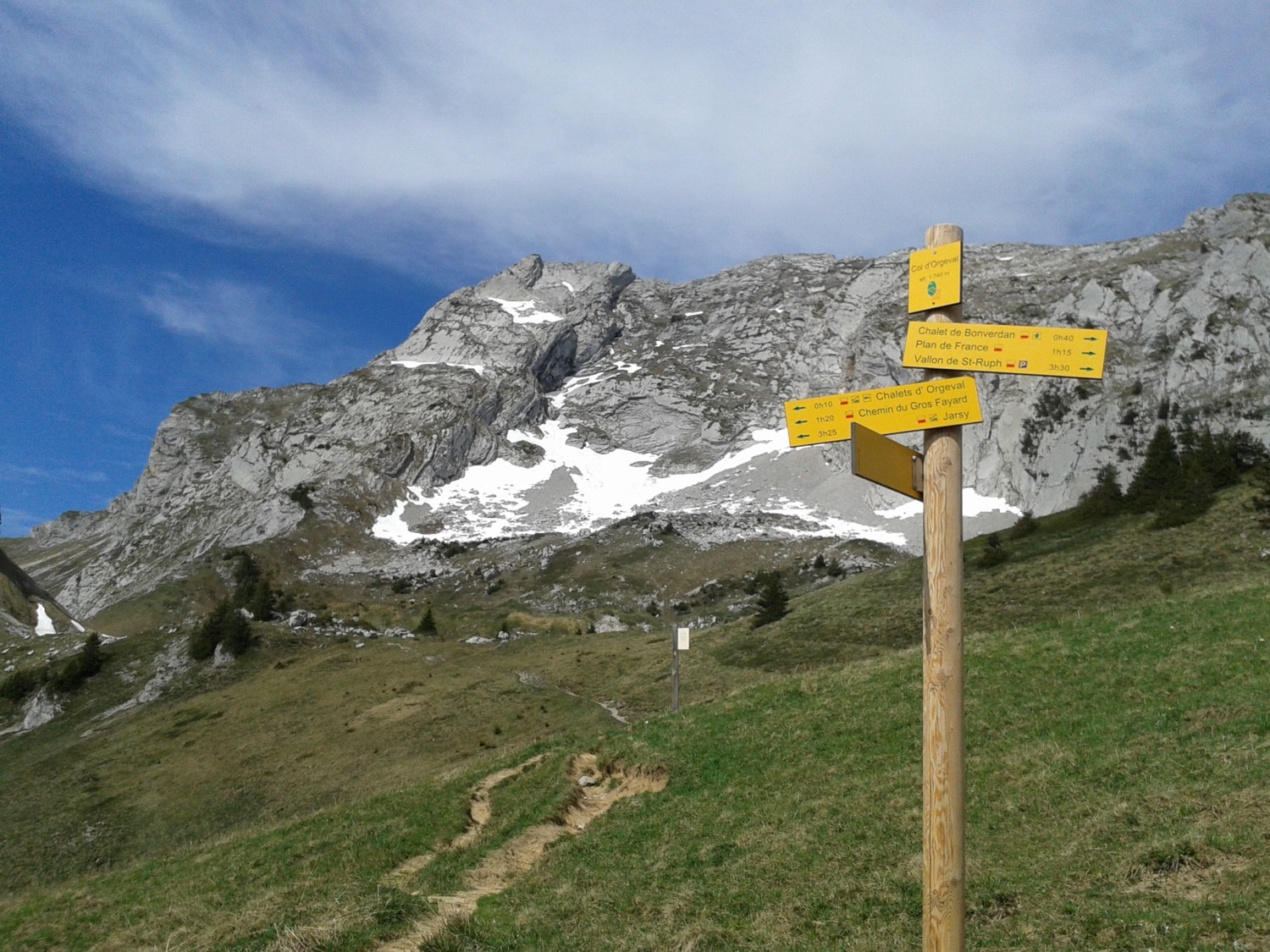 Au col d'Orgeval, vue sur la face Est de montée