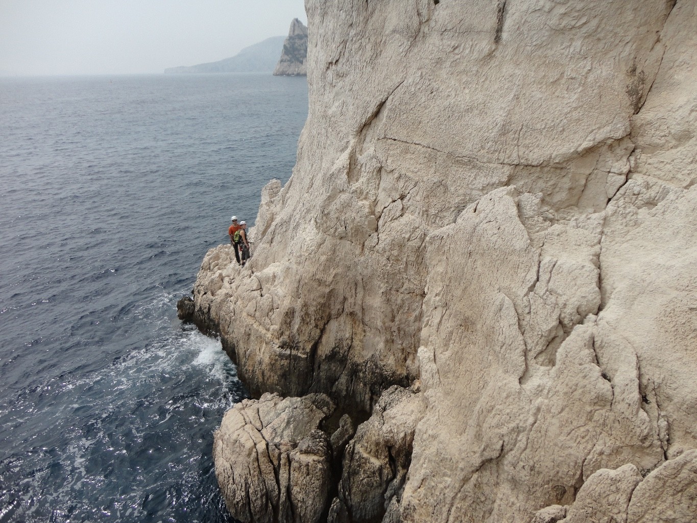 La cordée suivante, des grenoblois à R4, depuis R3.