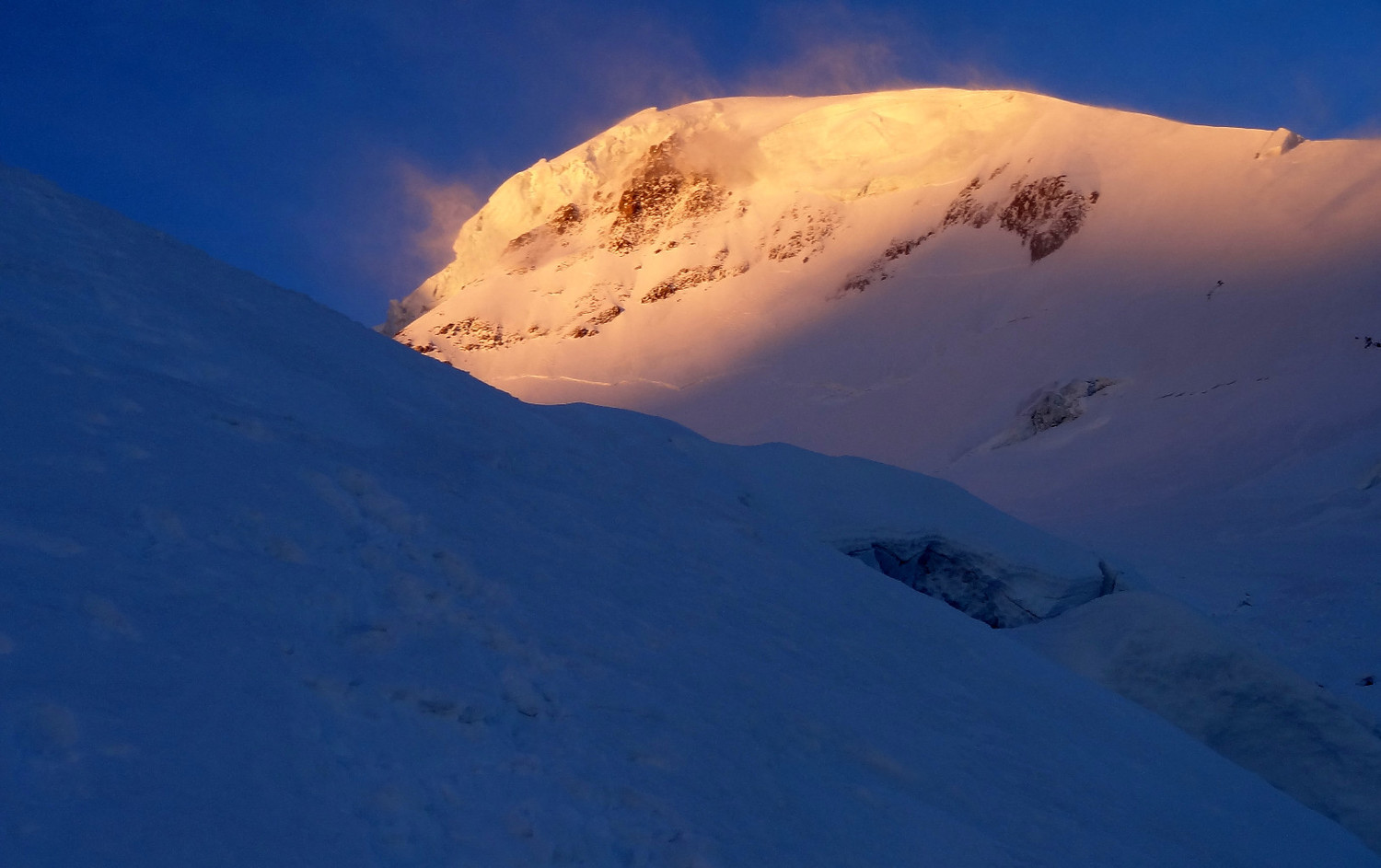 Les seracs du petit plateau attendront encore un peu pour nous tomber sur la tête