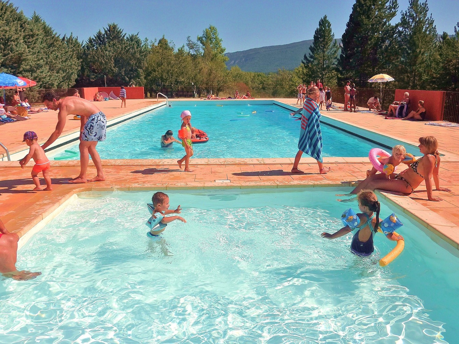 Piscine de 25 mètres et pataugeoire