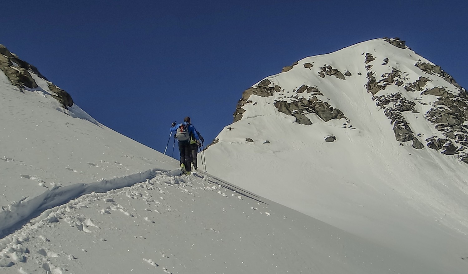 Au pied du sommet - accès par l'arête