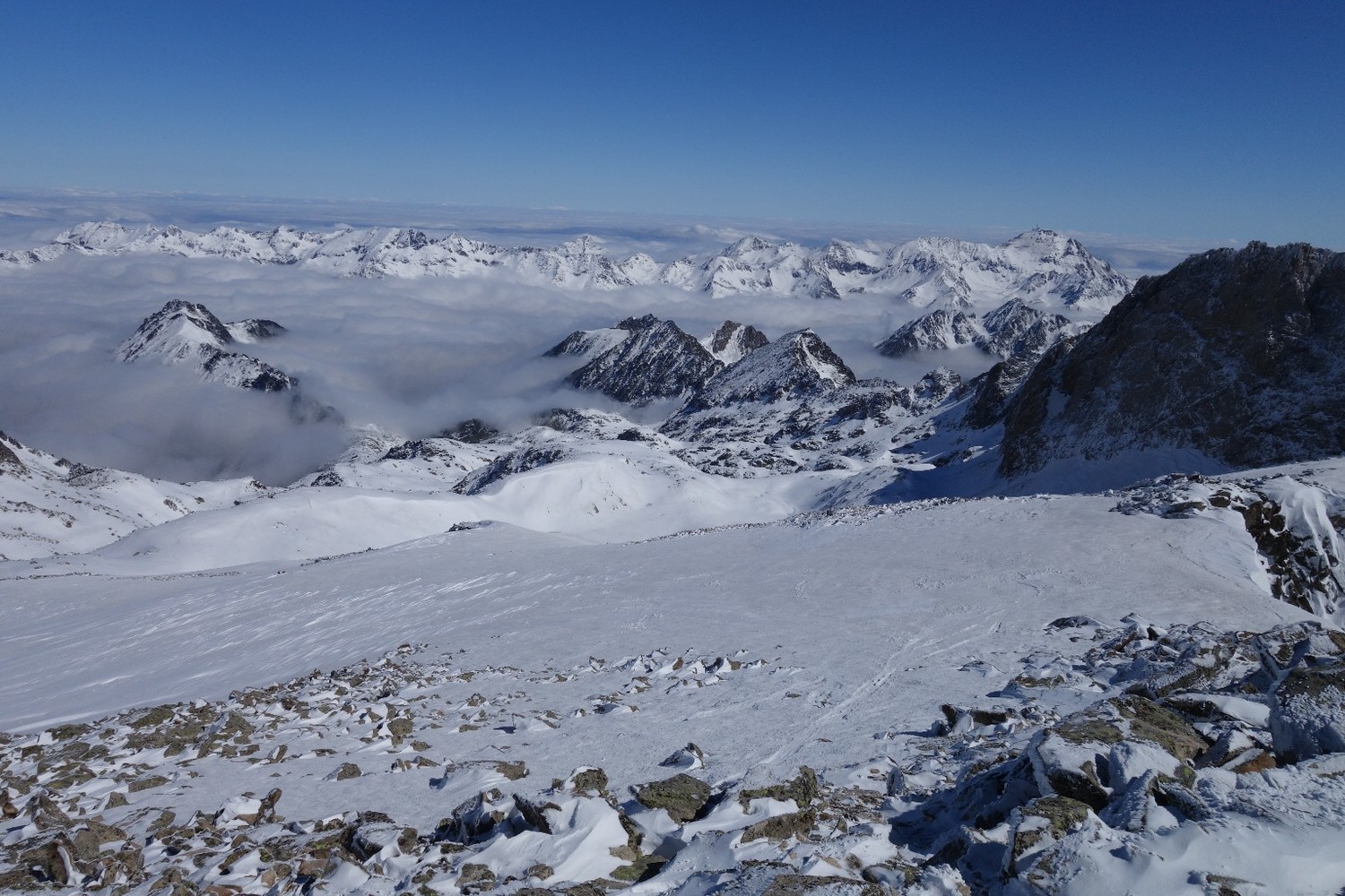 Mer de nuages sur les vallées