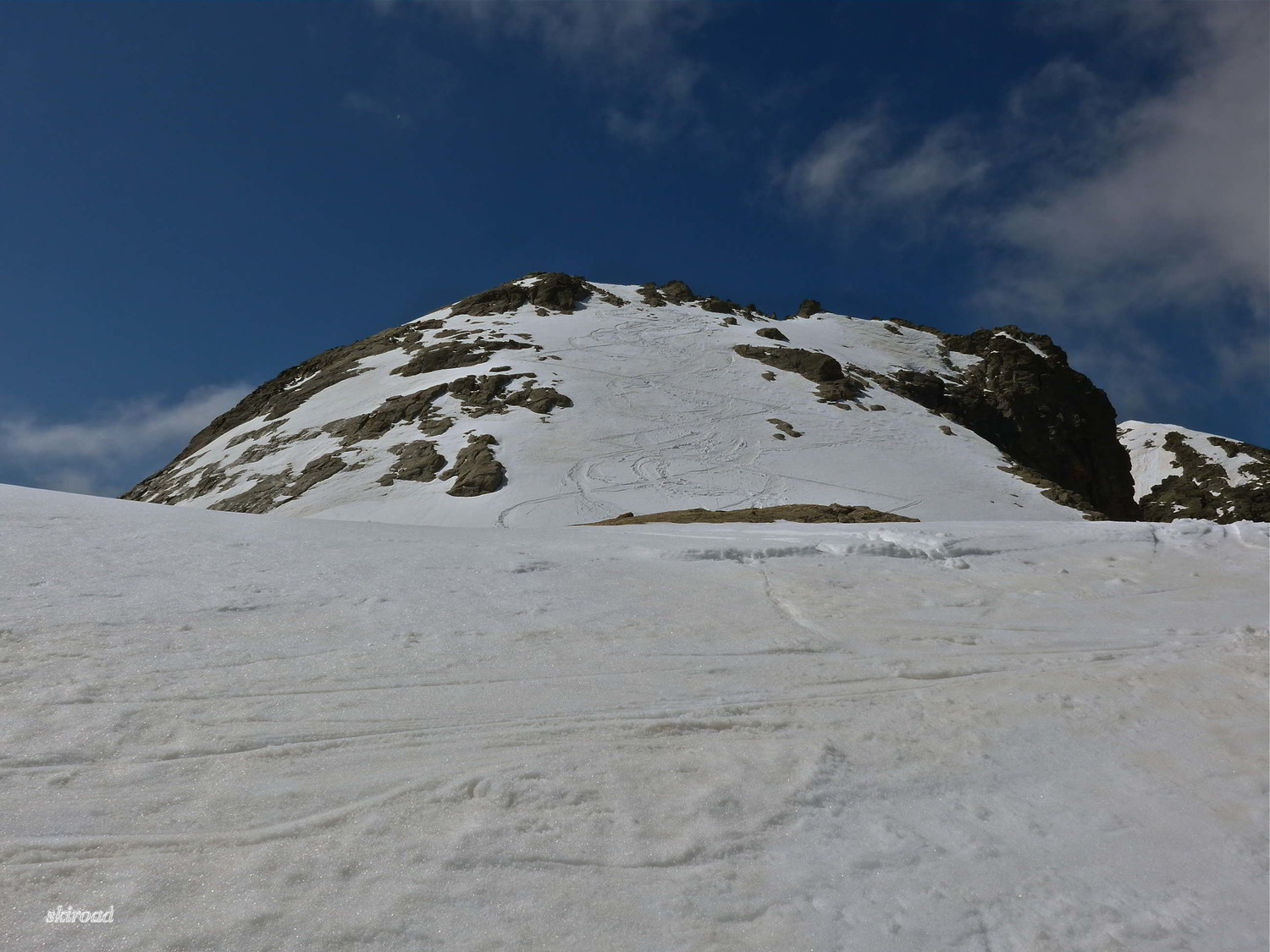 La descente de Dente del Vallone prise du haut du Couloir NE.