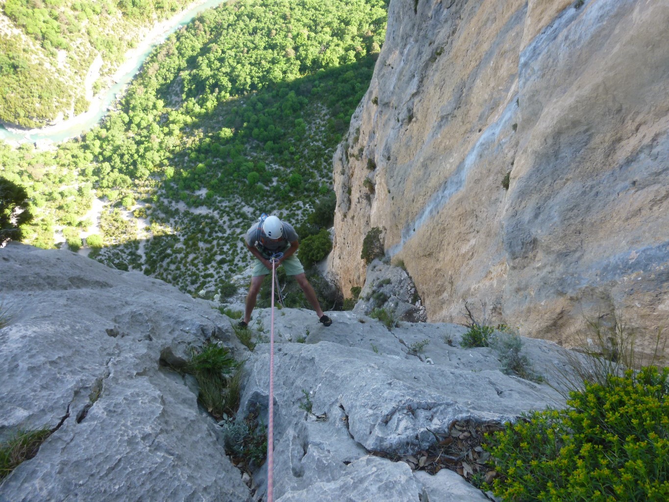 saut d'homme dans les rappels