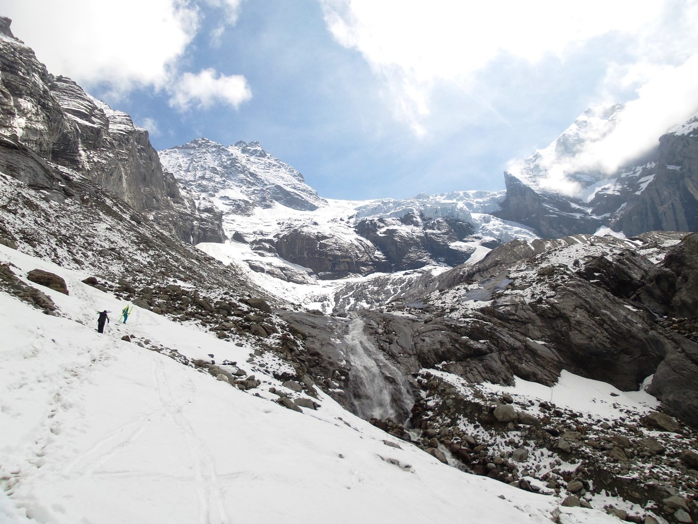 Et on remet les skis sur le dos