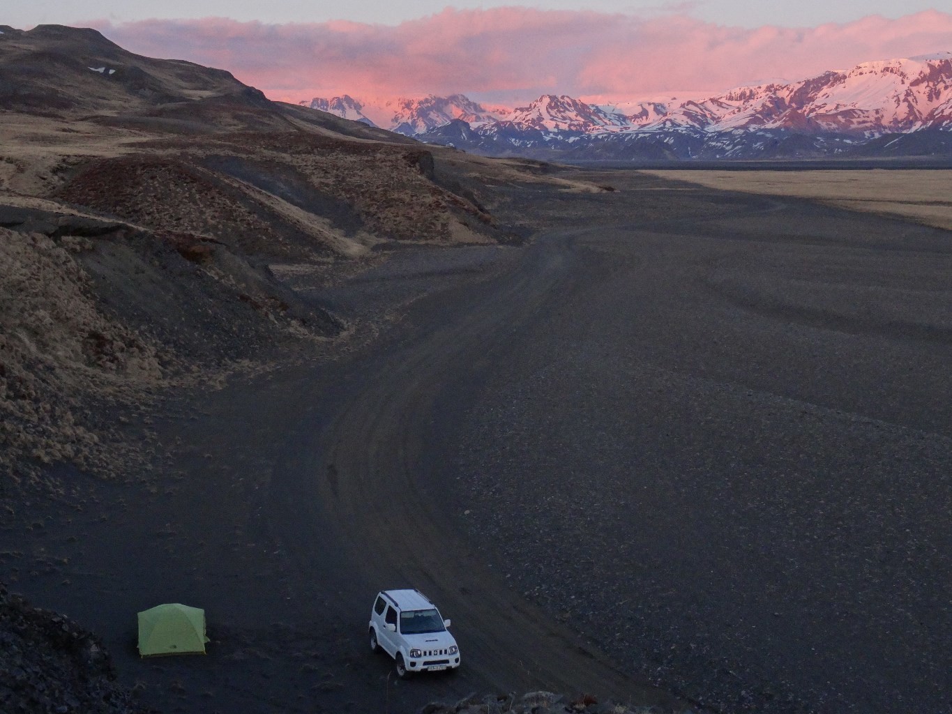 le camp la veille avec couché de soleil sur Thosmork et le Myrdal