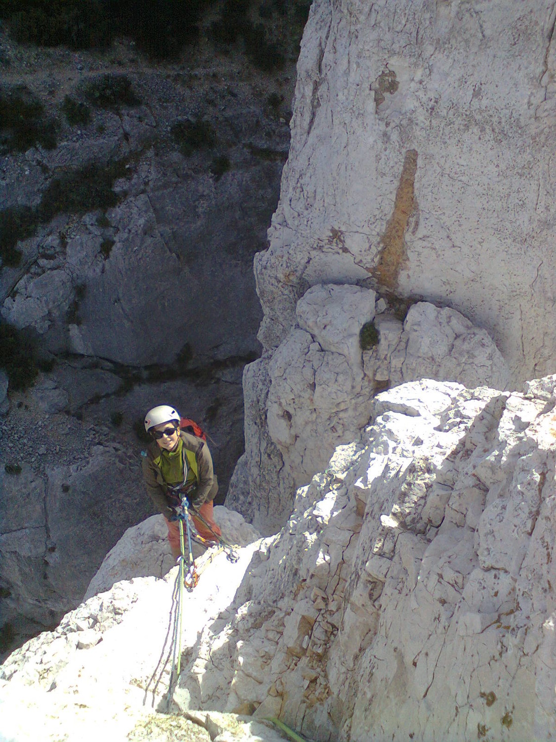 Vue de la brèche (et de Francesca) depuis le sommet du Candellon