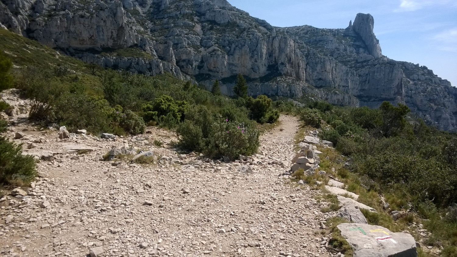 Prenez vers l'est à l'altitude de 270m)