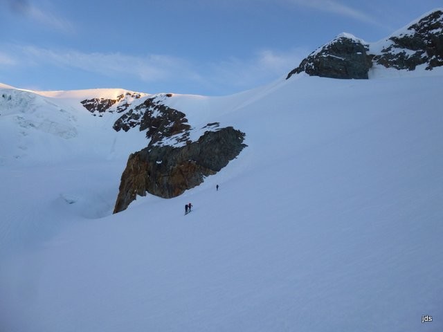 Montée au col depuis le biwak.