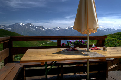 Terrasse au refuge du Mont Jovet