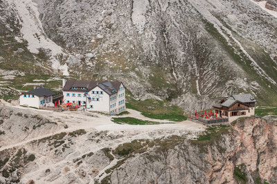 Refuge Vajolet (gauche) et Preuss (droite)