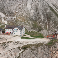 Refuge Vajolet (gauche) et Preuss (droite)