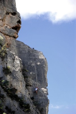 Stéphane dans le crux de la "Fuite enchantée (Grande arête)" L2