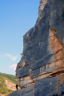 Stéphane joue à cache-cache dans la L3 de "La fuite enchantée (Grande arête)"